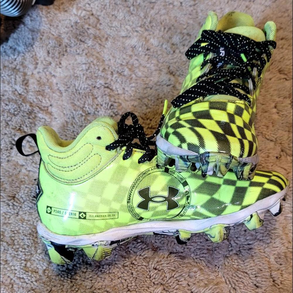 UnderArmour Football Cleats - Picture 5 of 6